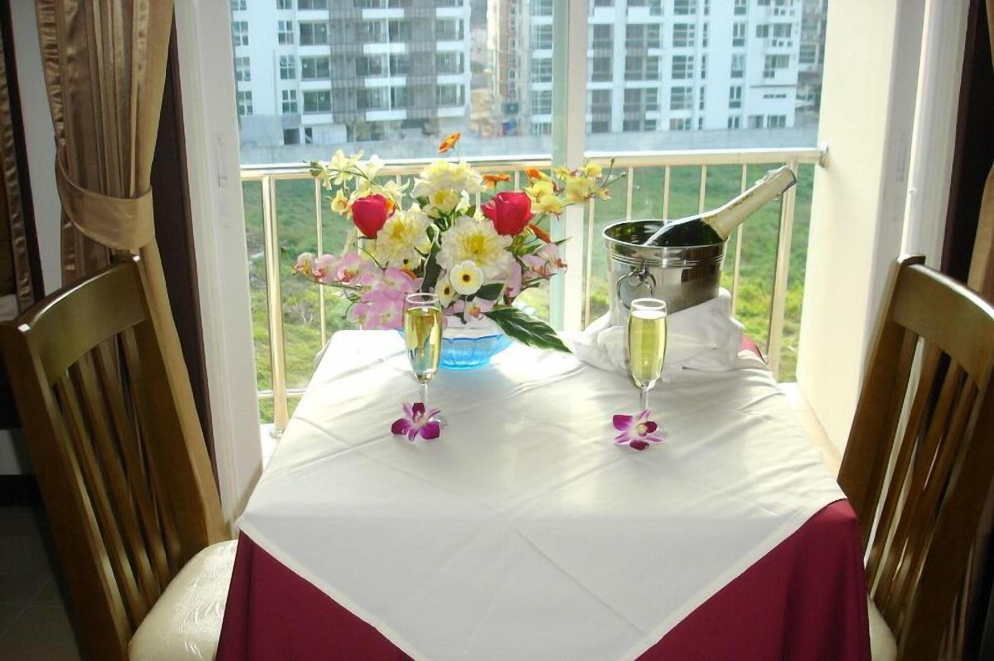 Sm Resort Patong Extérieur photo